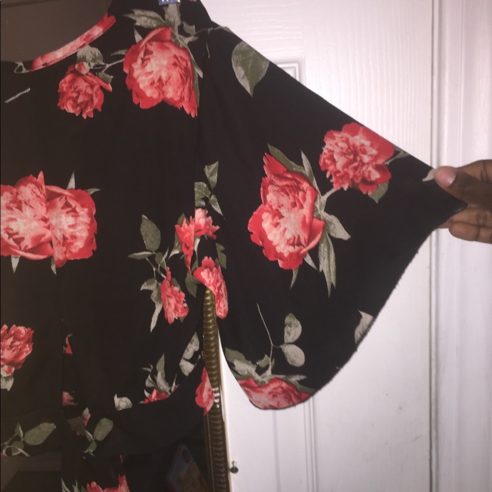 Flowered Crop Top - Picture 3 of 4